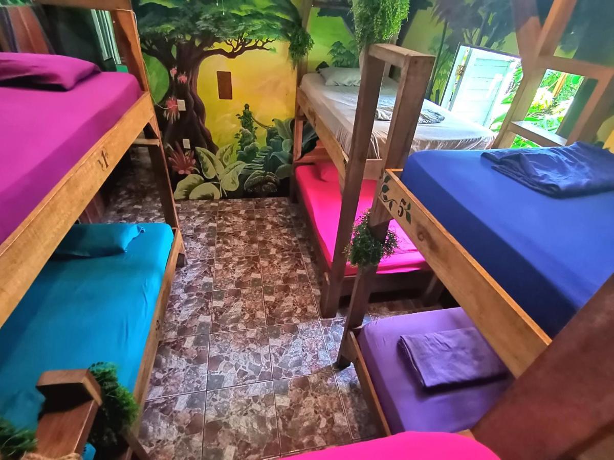 Oasis Hostel Puerto Viejo de Talamanca Екстериор снимка