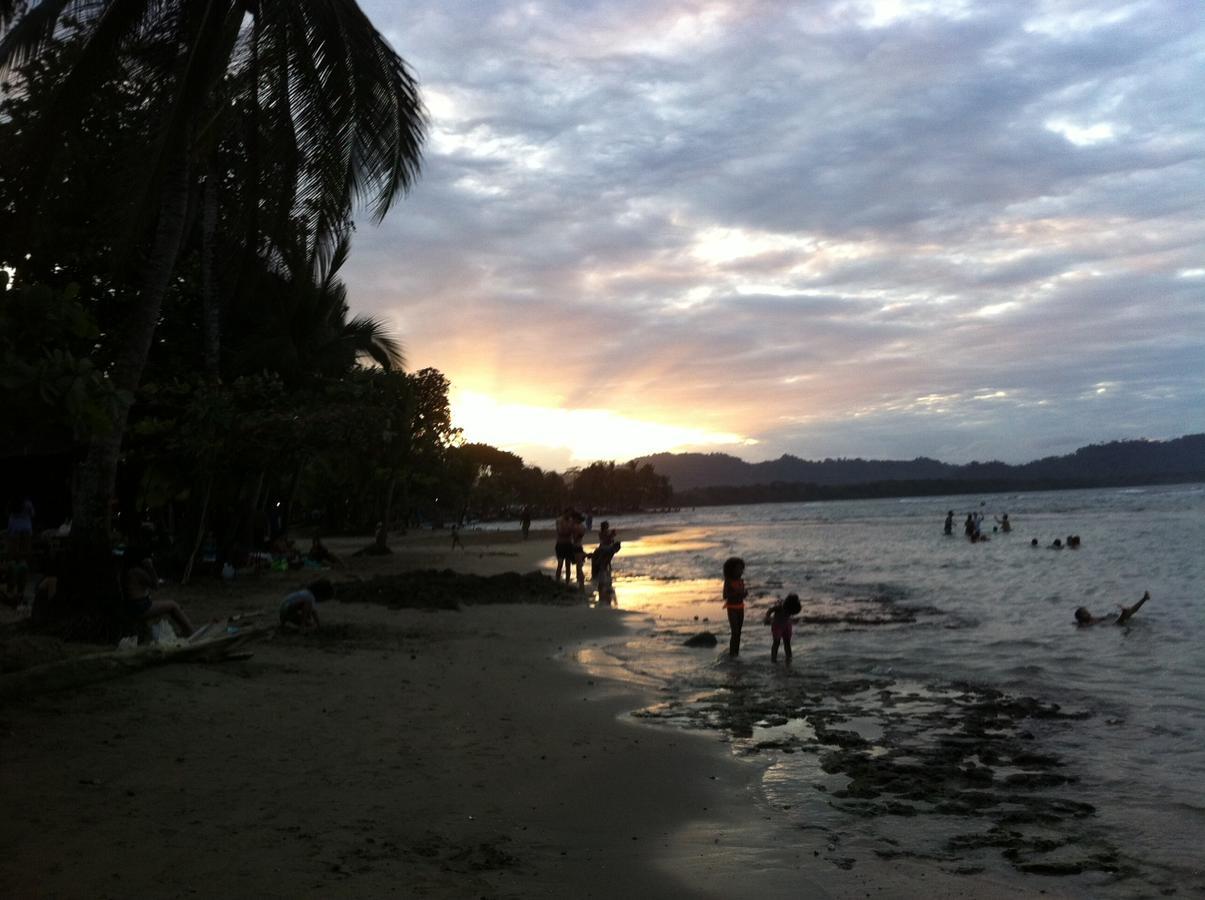 Oasis Hostel Puerto Viejo de Talamanca Екстериор снимка