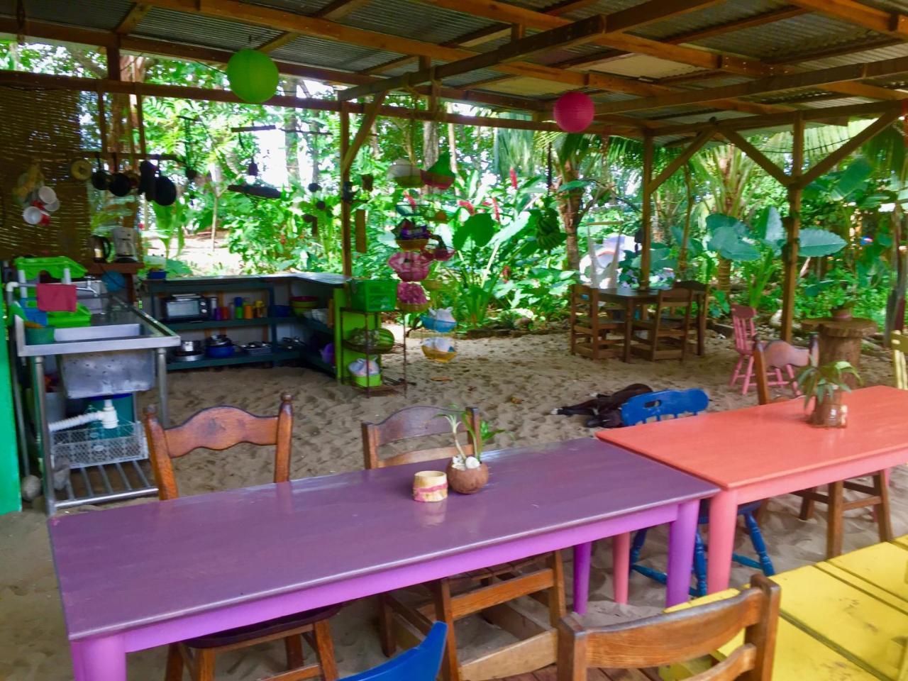 Oasis Hostel Puerto Viejo de Talamanca Екстериор снимка