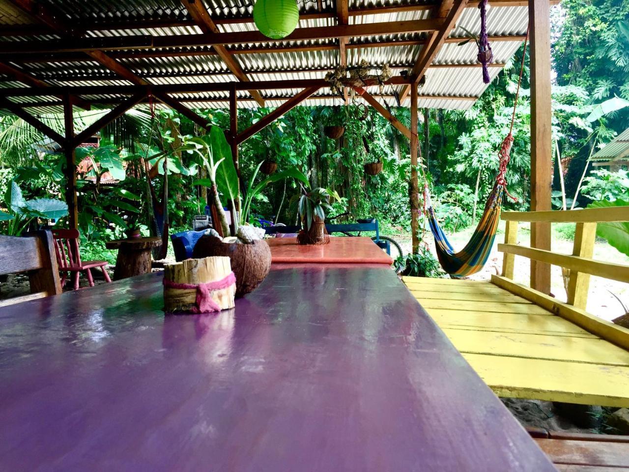 Oasis Hostel Puerto Viejo de Talamanca Екстериор снимка